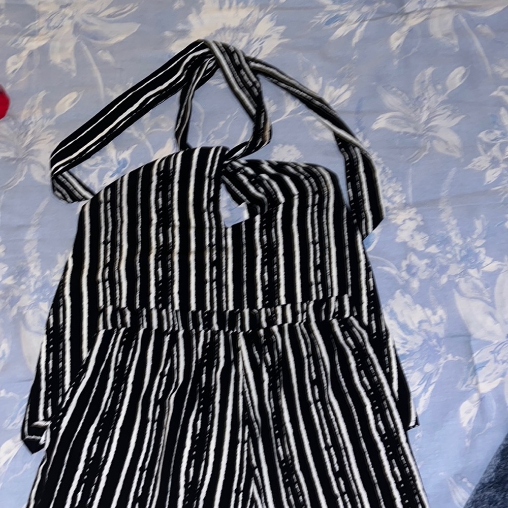 Carole Christian. Two Piece Shirt/Shorts Set. Size M.